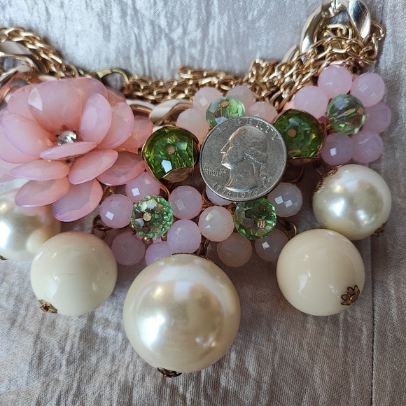 Pink Acrylic and Glass Peridot Faux Pearls Statement Necklace Gold Tone NWOT - Picture 7 of 12